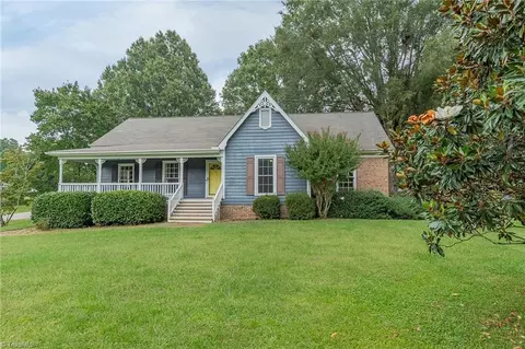 1741 Round Hill Cir, Kernersville, NC 27284