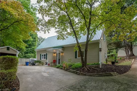 180 Farmingdale Ave, Winston Salem, NC 27107