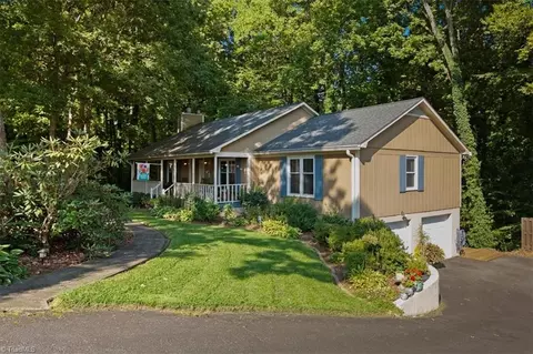 813 Sommerdale Ct, Rural Hall, NC 27045