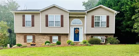 4046 Village Trace Dr, Tobaccoville, NC 27050