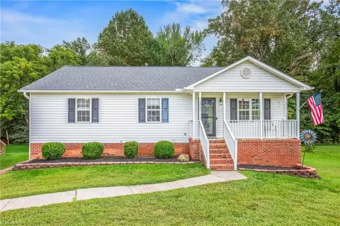 4980 Fiddlers Run Dr, Kernersville, NC 27284