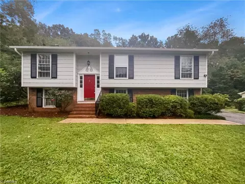 3729 Crestbrook Ln, Pfafftown, NC 27040