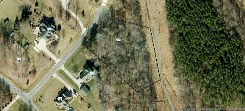 186 Glenoak Dr, Eden, NC 27288