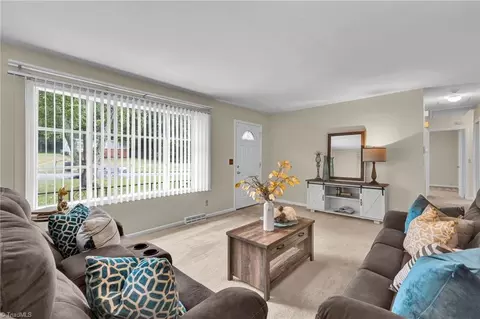 3813 Rolling Rd, High Point, NC 27265 photo 7