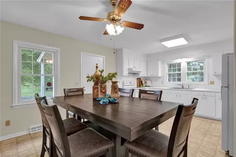 3813 Rolling Rd, High Point, NC 27265 photo 9