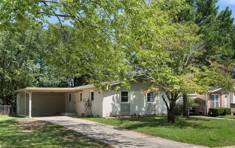 2401 Larkspur Dr, Greensboro, NC 27405