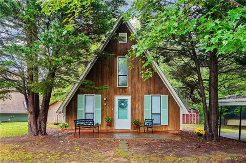 3652 Cash Dr, Winston Salem, NC 27107
