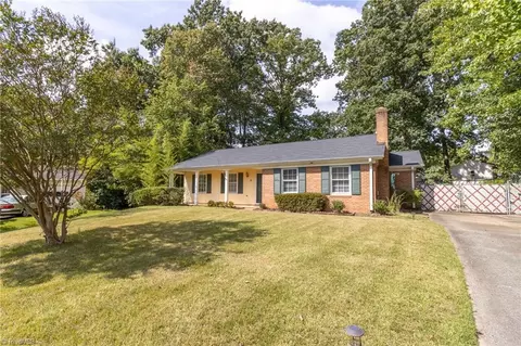 4 Wordsworth Ct, Greensboro, NC 27455