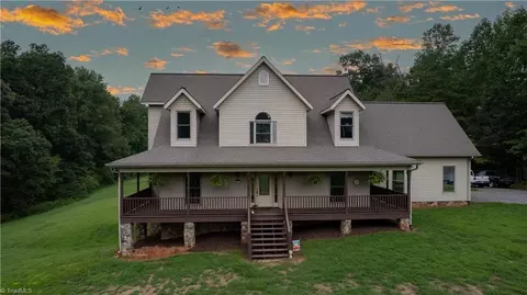 1982 Hopewell Church Rd, Hiddenite, NC 28636