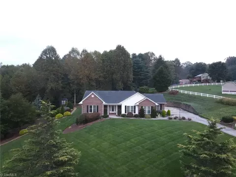 146 Beaumont Elm St, North Wilkesboro, NC 28659