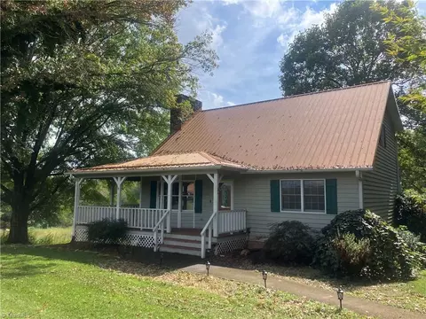 286 Meadowbrook Ln, Millers Creek, NC 28651