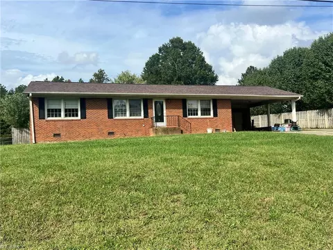 5590 Merle Dr, Trinity, NC 27370