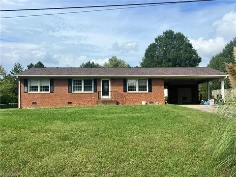Exterior - 5590 Merle Dr, Trinity, NC 27370 photo 2 of 11