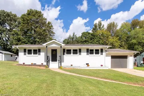 108 Mayfair Rd, Lexington, NC 27292