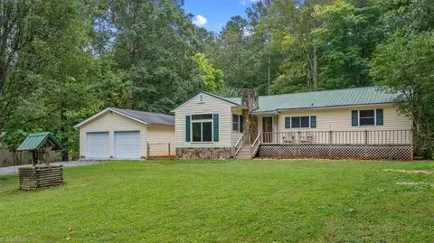 1182 Valley Dale Ln, Asheboro, NC 27203