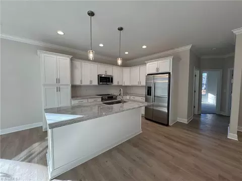 498 Longleaf Dr, West End, NC 27376 photo 6