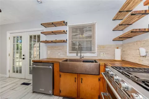 Kitchen - 2207 Stadium Dr E, Eden, NC 27288 photo 2 of 4