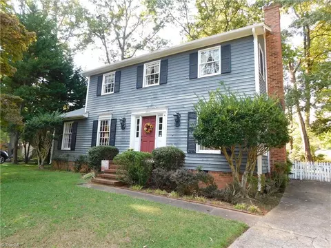 7 Three Meadows Ct, Greensboro, NC 27455