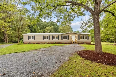 5496 Bachelor Creek Rd, Seagrove, NC 27341