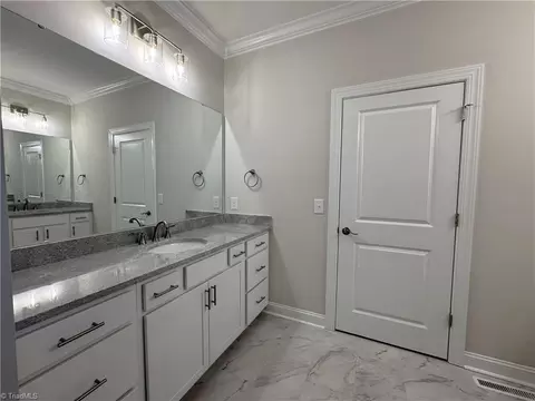 504 Longleaf Dr, West End, NC 27376 photo 4