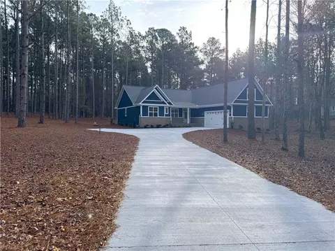 504 Longleaf Dr, West End, NC 27376 photo 2