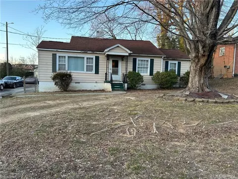 815 Willow Pl, High Point, NC 27260
