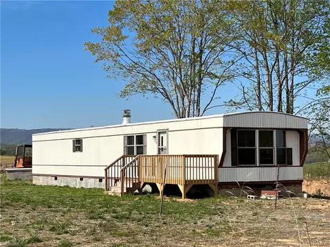 1250 Bryant Rd, Mount Airy, NC 27030