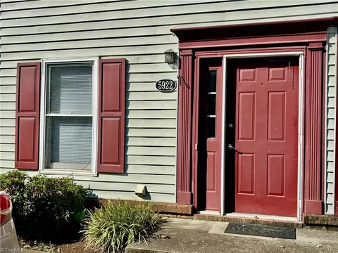 5922 King Charles Ct, Clemmons, NC 27012