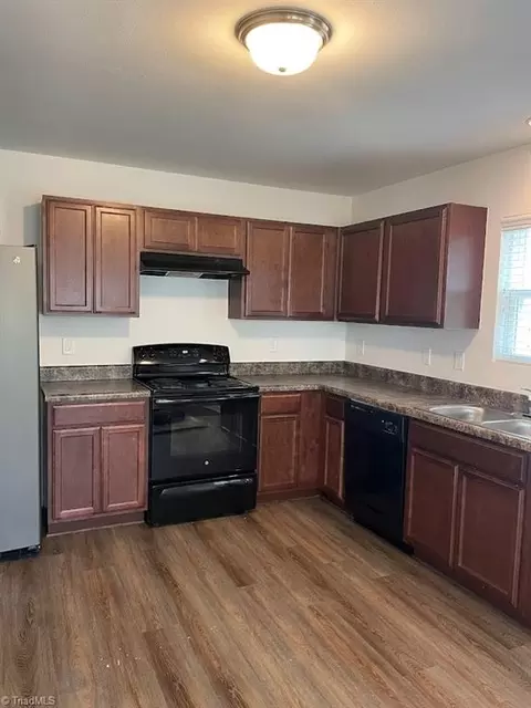 429 Sandybrooke Dr, High Point, NC 27265 photo 2