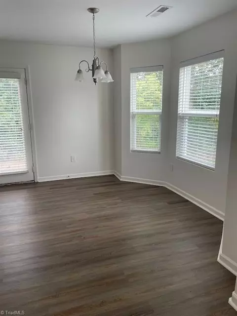 429 Sandybrooke Dr, High Point, NC 27265 photo 3