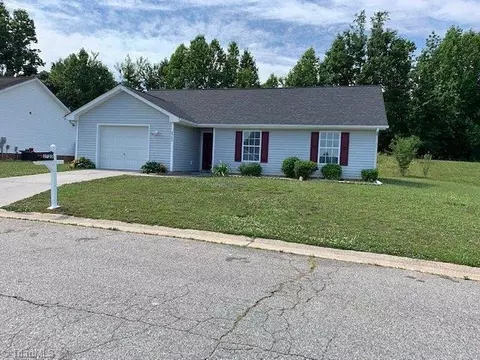 2725 Chestnut Heights Rd, Winston Salem, NC 27107