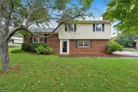 6065 Bobbybrook Dr, Clemmons, NC 27012