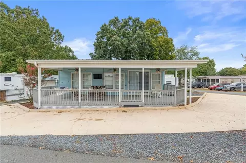 172 Cardinal Ave S, New London, NC 28127