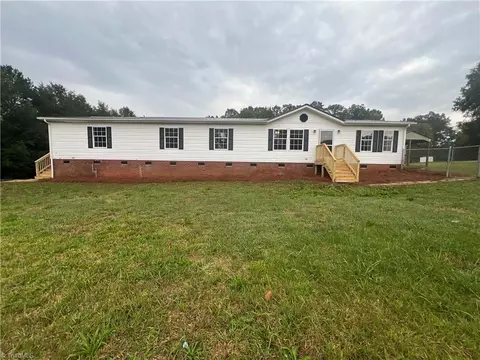 2788 Old Stagecoach Rd, Asheboro, NC 27205