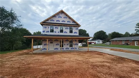 4442 NW Gracemont Dr, Winston Salem, NC 27106