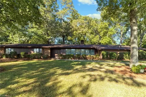 2116 Guilford College Rd, Jamestown, NC 27282