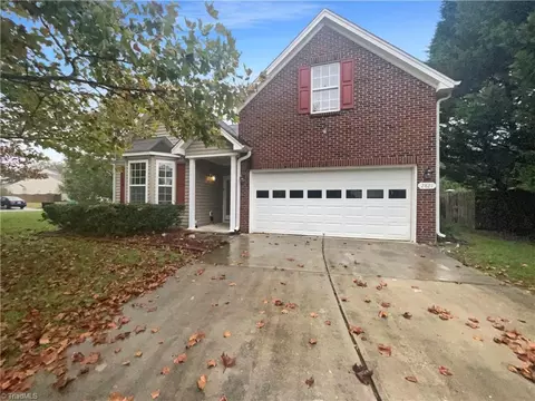 2821 Mossy Meadow Dr, High Point, NC 27265
