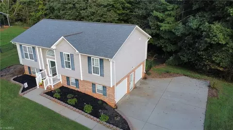 127 Stone Bridge Rd, Mount Airy, NC 27030