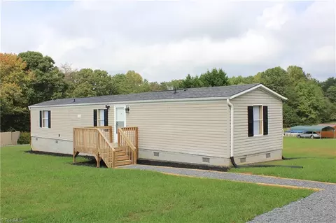 1022 Mitchell Rd, Pilot Mountain, NC 27041 photo 2