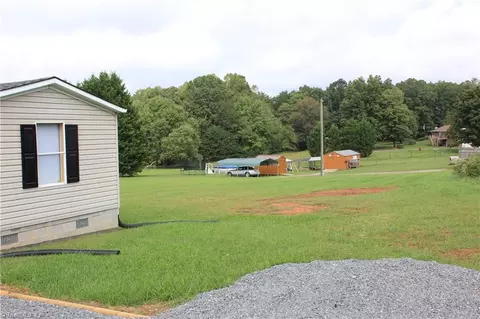 1022 Mitchell Rd, Pilot Mountain, NC 27041 photo 3