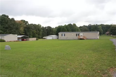1022 Mitchell Rd, Pilot Mountain, NC 27041 photo 10