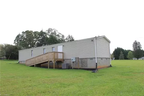 1022 Mitchell Rd, Pilot Mountain, NC 27041 photo 7