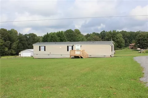 1022 Mitchell Rd, Pilot Mountain, NC 27041