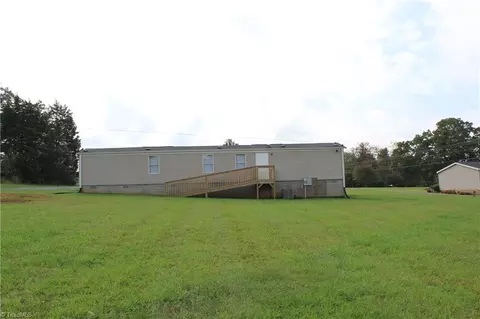 1022 Mitchell Rd, Pilot Mountain, NC 27041 photo 6