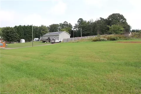 1022 Mitchell Rd, Pilot Mountain, NC 27041 photo 8