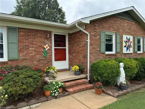 Exterior - 304 Eastside Dr, Denton, NC 27239 photo 3 of 13