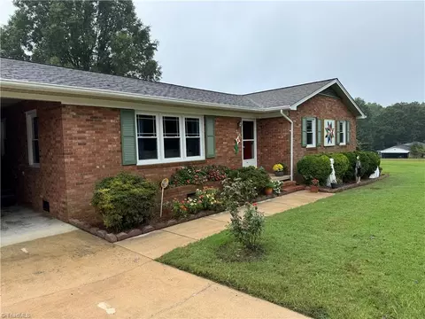 Exterior - 304 Eastside Dr, Denton, NC 27239 photo 5 of 13