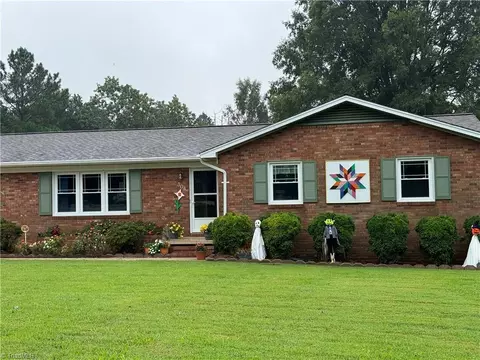 Exterior - 304 Eastside Dr, Denton, NC 27239 photo 2 of 13