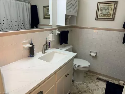 Bath - 304 Eastside Dr, Denton, NC 27239 photo 1 of 2