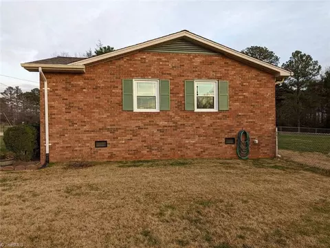 Exterior - 304 Eastside Dr, Denton, NC 27239 photo 6 of 13